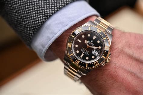 rolex sea dweller vs sea dweller.